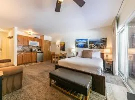 Cozy Studio w/Kitchenette and Balcony #212 at Donner Lake Village
