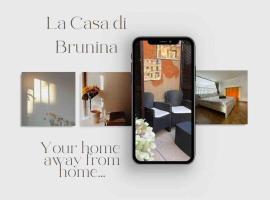 La Casa di Brunina - Serenità a un passo dal Centro，位于蒙扎的带停车场的酒店