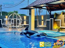 Villa 20Pax4B3B PrivatePool /Karaok/Pooltable/BBQ，位于马六甲的带停车场的酒店