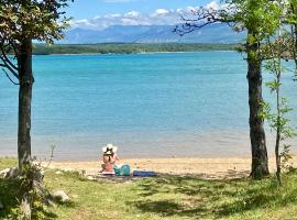 Delux 4 Stars Apartment Ariadne - 1 Min from Beach，位于索利纳的酒店