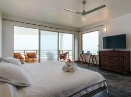 Marmot Seashore Moonset Suite，位于曼克拉的酒店