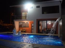 Casa privada en Tonsupa con piscina，位于通苏帕的度假屋