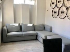 Terraza parque revolución，位于恩塞纳达港的酒店