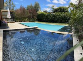 Torquay's All Seasons Pool, Spa & Sauna Retreat，位于托基的酒店