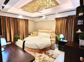 Xpressmall Hotel near Dhaka Airport，位于达卡乌托拉的酒店