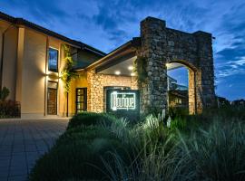 Hotel Boutique by BlackSeaRama, a Small Luxury Hotels of the World member，位于巴尔奇克的酒店