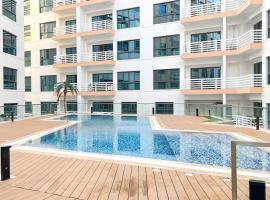 1BHK Near Airport, Pool, Parking，位于马斯喀特的公寓