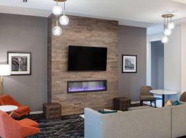 La Quinta Inn & Suites by Wyndham Centralia，位于森特勒利亚的酒店