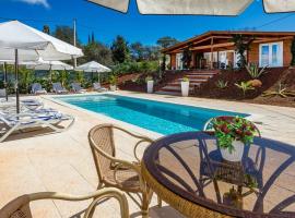 Design Chalet in Albufeira With Private Pool，位于阿尔布费拉的木屋