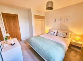 Bluebirds Cottage - Light & Airy 2 Bed in Bourton!，位于水上伯顿的酒店