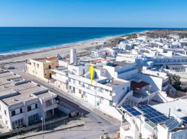 Appartamento fronte mare con vista mare，位于托雷莫泽的酒店