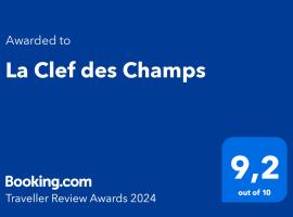 La Clef des Champs，位于韦泽尔河畔圣莱昂的度假屋