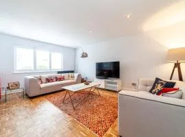 Hidden treasure 2 BR ground floor apt, Brentford