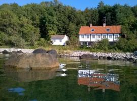 Holiday Home Asgot - 15m from the sea in Bornholm by Interhome，位于海斯勒的乡村别墅