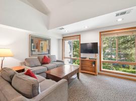 Palisades Tahoe Lodge Rentals Studio Loft #306，位于奥林匹克谷的公寓