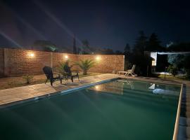 Julias House，位于阿尔玛菲埃尔特的酒店