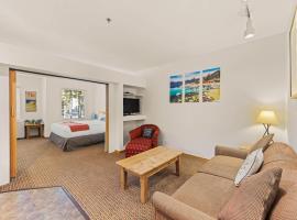 Palisades Tahoe Lodge Rentals Studio #144，位于奥林匹克谷的酒店