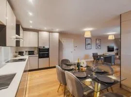 2BR Luxury Penthouse, Cinema Room, Private Parking