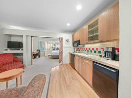 Palisades Tahoe Lodge Rentals Studio #156，位于奥林匹克谷的酒店
