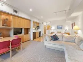 Palisades Tahoe Lodge Rentals Studio #205