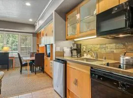 Palisades Tahoe Lodge Rentals Studio #225
