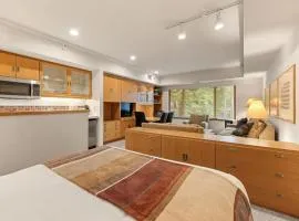 Palisades Tahoe Lodge Rentals Studio #228