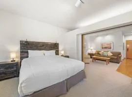 Palisades Tahoe Lodge Rentals Studio #249