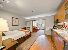 Palisades Tahoe Lodge Rentals Studio #246