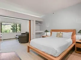 Palisades Tahoe Lodge Rentals Studio #247