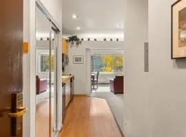 Palisades Tahoe Lodge Rentals Studio #253