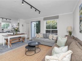 Cosy New Home in Claremont，位于开普敦的别墅