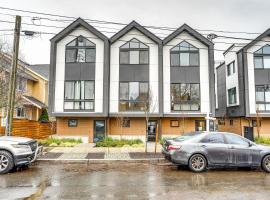 Modern Seattle Townhome Walk to Light Rail!