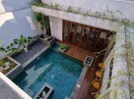 Namdur Villa Sariwangi - Tropical Villa in Bandung With Private Pool，位于万隆的度假短租房