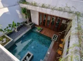 Namdur Villa Sariwangi - Tropical Villa in Bandung With Private Pool