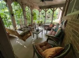 Mary's Place - Studio surrounded by nature but close to High Point