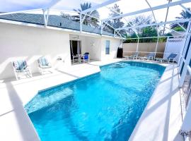 *Home in davenport Cheerful 5-bedroom with pool，位于达文波特的酒店