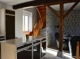 Maison lumineuse pour 4, près d'Orléans et Chartres, avec cour, terrasse, parking, et équipements complets. - FR-1-581-23