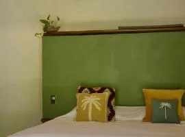 Casa MexiBali, Palapa Queen