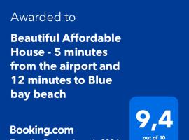Beautiful Affordable House - 5 minutes from the airport and 12 minutes to Blue bay beach，位于Mon Trésor的酒店