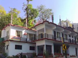 Shri madhuganga palace NH 7 bedanu chamoli uttarakhand，位于Karnaprayāg的酒店