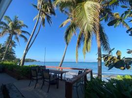 Tranquil Beachfront Duplex-type Private House!，位于Hauula的酒店