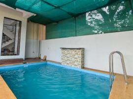 EMPYREAN STAYS ll 2 BHK ll PRIVATE POOL ll GOOD LUCK VILLA ll FREE BREAKFAST，位于罗纳瓦拉的酒店