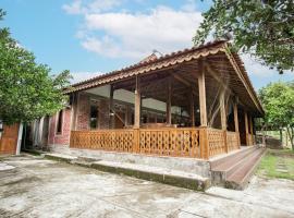 Joglo Ndalem Sabine Syariah，位于Piyungan的酒店
