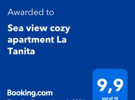 Sea view cozy apartment La Tanita，位于莫哈卡尔的带泳池的酒店