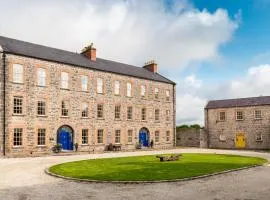 Beautifully restored soldier's barracks to sleep 10 people