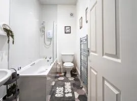 2 BDR Flat At Caledonia Luxe Stays Short Lets & Serviced Accommodation Coatbridge