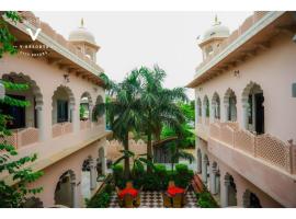 Hotel Kiran Villa Palace, Bharatpur，位于珀勒德布尔的酒店