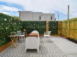 Beautiful Home w/ Rooftop Deck Within A 5 Mintue Walk To Johns Hopkins Hospital