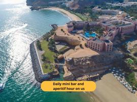 Shangri-La Al Husn, Muscat - Adults Only Resort，位于马斯喀特的带泳池的酒店