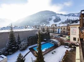 Upside Down Town Hotel Neue Post，位于滨湖采尔的酒店